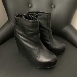Jeffrey Campbell “PIXIE zip wedge bootie” size 6.5